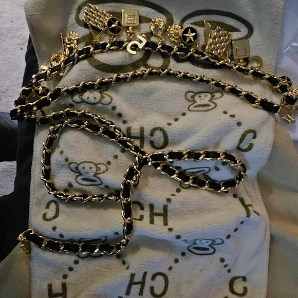 Vintage 1994 CHANEL Lucky Charm Leather Chain Necklace Belt - Picture 2 of 3